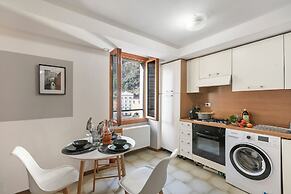 The Harbor Old House