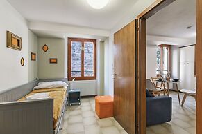 The Harbor Old House