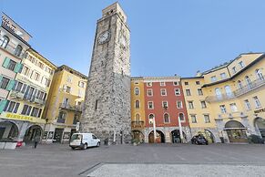 The Harbor Old House