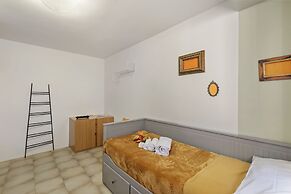 The Harbor Old House