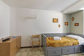 The Harbor Old House