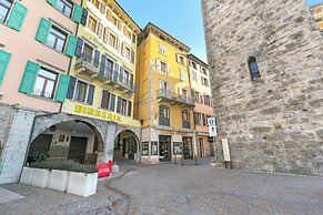 The Harbor Old House