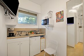 Jolie Sur La Mer - Petit Studio