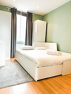 Hammersmith 2 Bedroom Flat River Thames