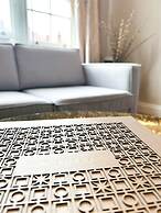 Hammersmith 2 Bedroom Flat River Thames