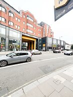 Hammersmith 2 Bedroom Flat River Thames