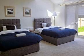 House - Sleeps 7 - Parking - Station Close