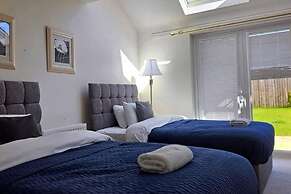 House - Sleeps 7 - Parking - Station Close