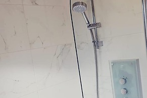 Luxury Getaway in Preston With 5 Bedrooms