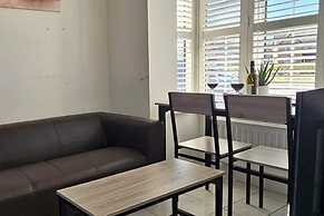 House - Sleeps 7 - Parking - Station Close