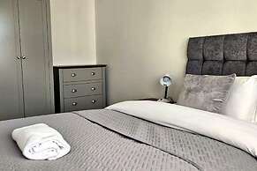 House - Sleeps 7 - Parking - Station Close