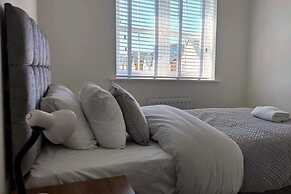 House - Sleeps 7 - Parking - Station Close