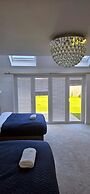 House - Sleeps 7 - Parking - Station Close