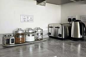 House - Sleeps 7 - Parking - Station Close