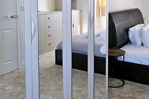 House - Sleeps 7 - Parking - Station Close