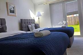 House - Sleeps 7 - Parking - Station Close