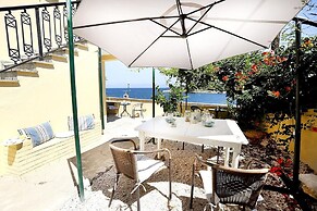 Vostalo apartments by Kassiopi's Sea