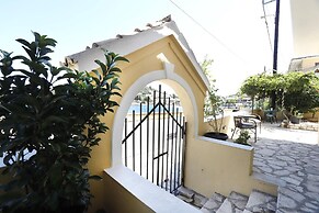 Vostalo apartments by Kassiopi's Sea