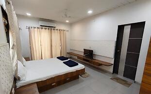 Divyaras Resort