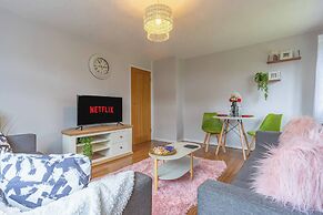 Sleek and Cozy 1BR Resorts World Nearby