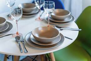 Sleek and Cozy 1BR Resorts World Nearby