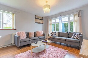 Sleek and Cozy 1BR Resorts World Nearby