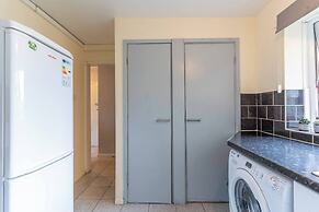 Sleek and Cozy 1BR Resorts World Nearby