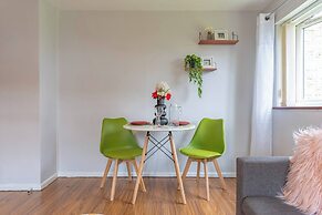 Sleek and Cozy 1BR Resorts World Nearby