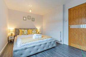 Sleek and Cozy 1BR Resorts World Nearby