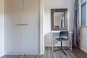 Sleek and Cozy 1BR Resorts World Nearby