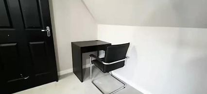 Charming 3 Bed Home in Stepps, Glasgow - Garden & Patio