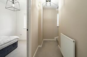 Charming 3 Bed Home in Stepps, Glasgow - Garden & Patio