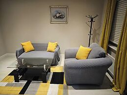 Charming 3 Bed Home in Stepps, Glasgow - Garden & Patio