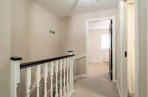 Charming 3 Bed Home in Stepps, Glasgow - Garden & Patio