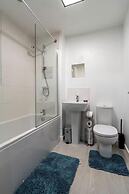 Charming 3 Bed Home in Stepps, Glasgow - Garden & Patio