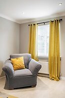 Charming 3 Bed Home in Stepps, Glasgow - Garden & Patio