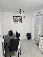 Charming 3 Bed Home in Stepps, Glasgow - Garden & Patio