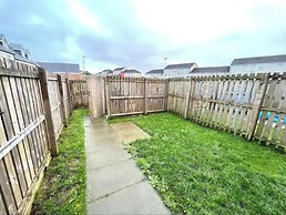 Charming 3 Bed Home in Stepps, Glasgow - Garden & Patio
