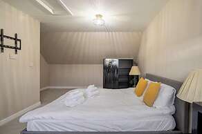 Charming 3 Bed Home in Stepps, Glasgow - Garden & Patio