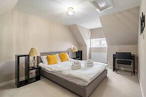 Charming 3 Bed Home in Stepps, Glasgow - Garden & Patio