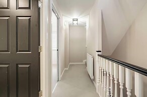 Charming 3 Bed Home in Stepps, Glasgow - Garden & Patio