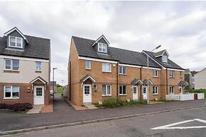 Charming 3 Bed Home in Stepps, Glasgow - Garden & Patio