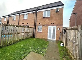 Charming 3 Bed Home in Stepps, Glasgow - Garden & Patio