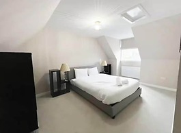 Charming 3 Bed Home in Stepps, Glasgow - Garden & Patio