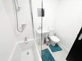 Charming 3 Bed Home in Stepps, Glasgow - Garden & Patio