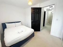 Charming 3 Bed Home in Stepps, Glasgow - Garden & Patio