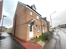 Charming 3 Bed Home in Stepps, Glasgow - Garden & Patio