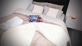 Chic Apartment in Manchester Sleeps 5
