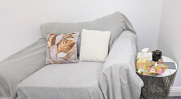 Chic Apartment in Manchester Sleeps 5