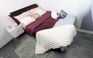 Chic Apartment in Manchester Sleeps 5
